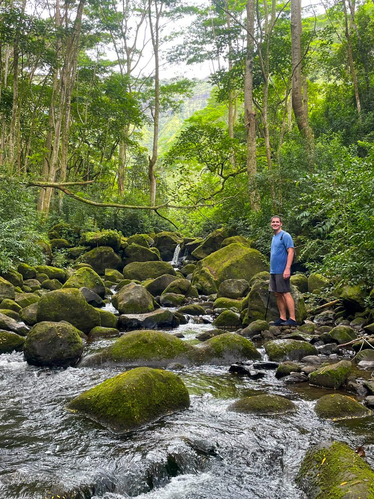 Makaleha Falls, crossing a river